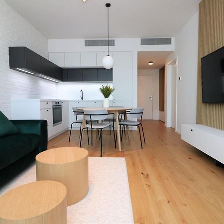 Sky Park New 1-Bedroom Apartment Bratislava Exterior foto